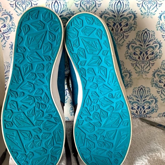 🔹Volcom Woman’s High Top Sneakers.. - Picture 6 of 8